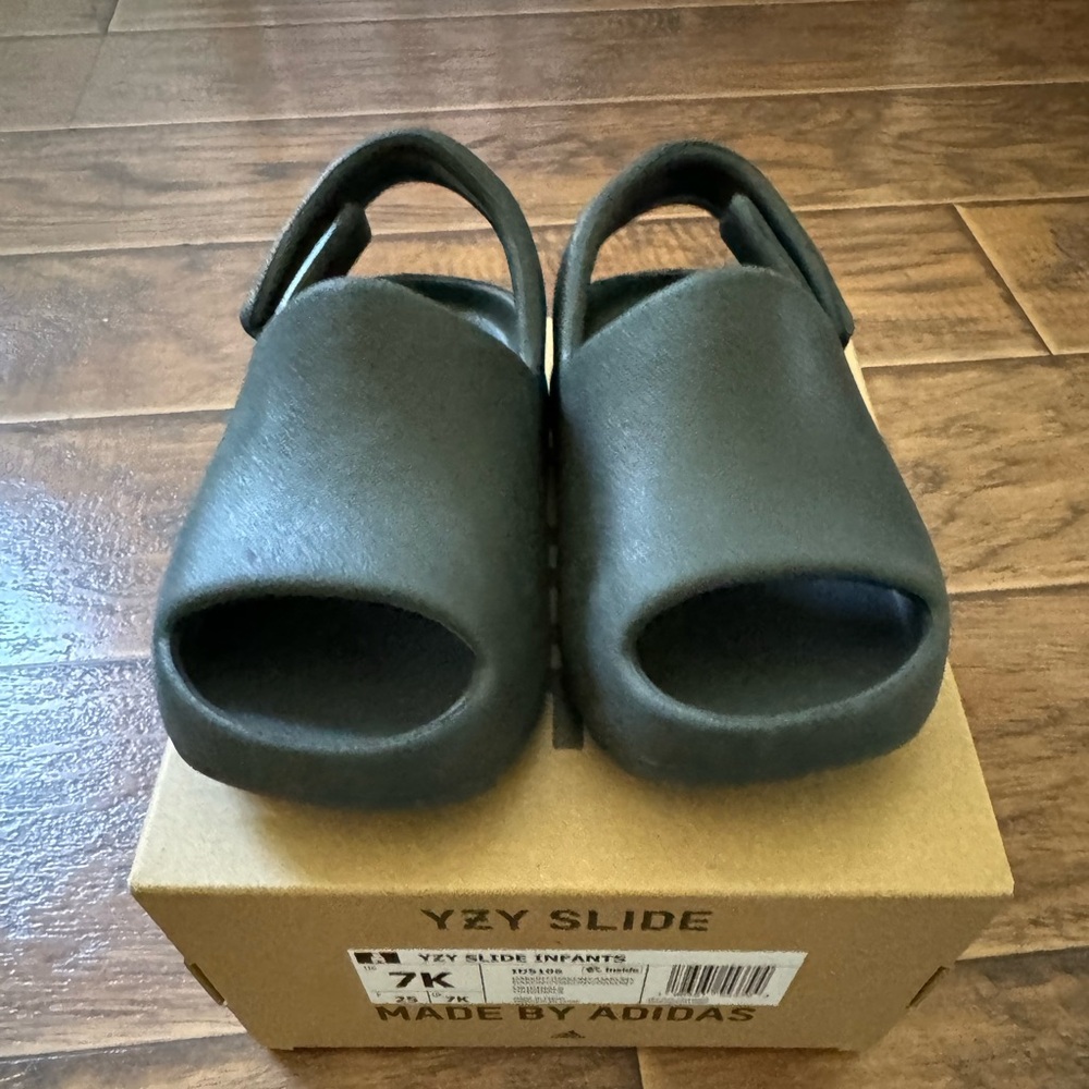 Yeezy slide INFANT size 7